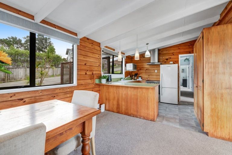 Photo of property in 23 John Road, Stanmore Bay, Whangaparaoa, 0932