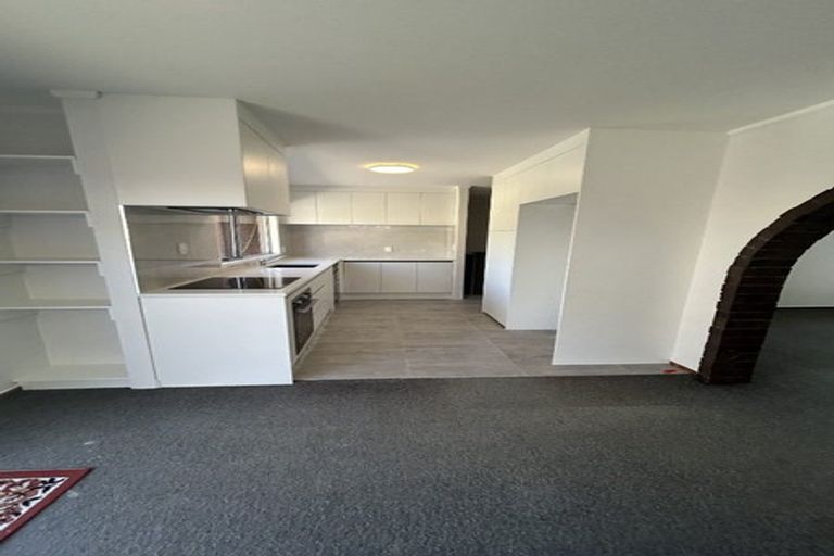 Photo of property in 19 South Lynn Road, Titirangi, Auckland, 0604