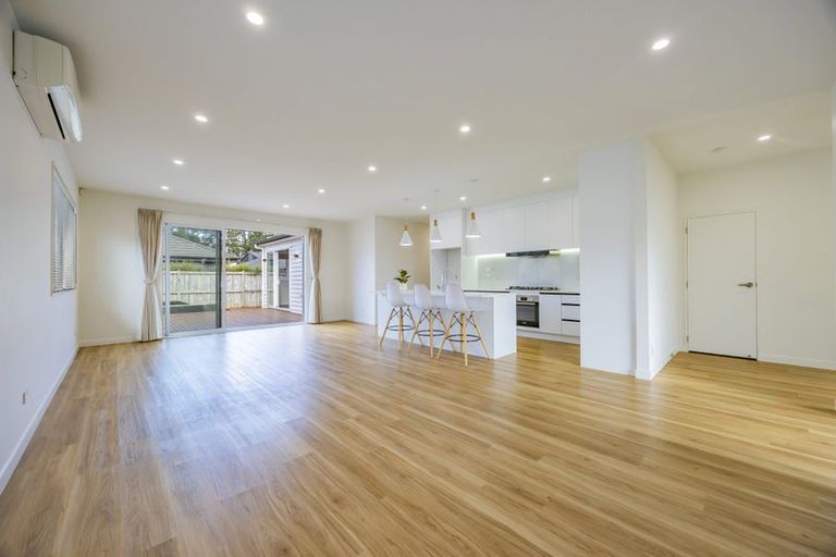 Photo of property in 12 Moemoea Avenue, Kumeu, 0810