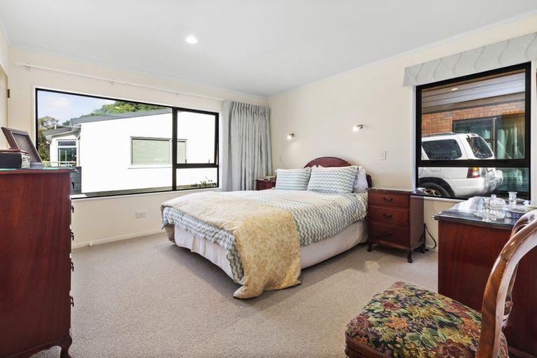 Photo of property in 2/378 Evans Bay Parade, Hataitai, Wellington, 6021