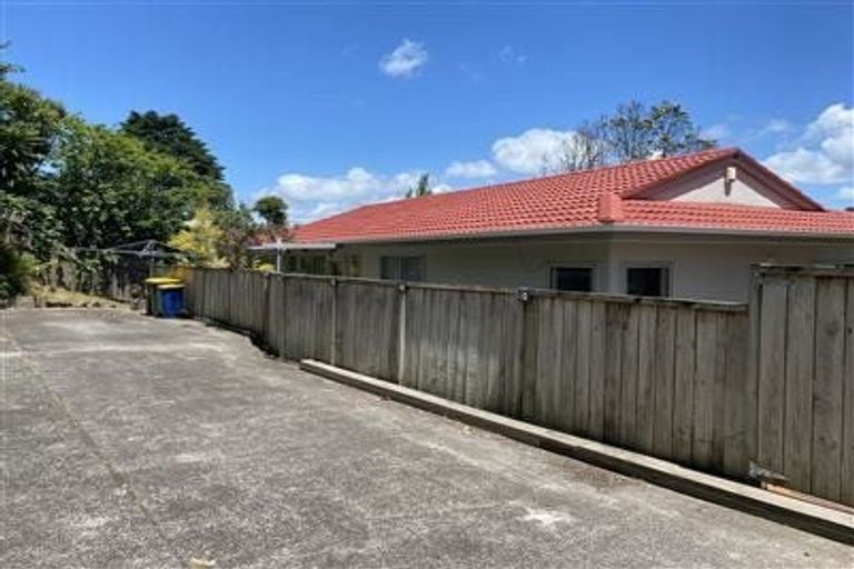 Photo of property in 13 Adam Sunde Place, Glen Eden, Auckland, 0602