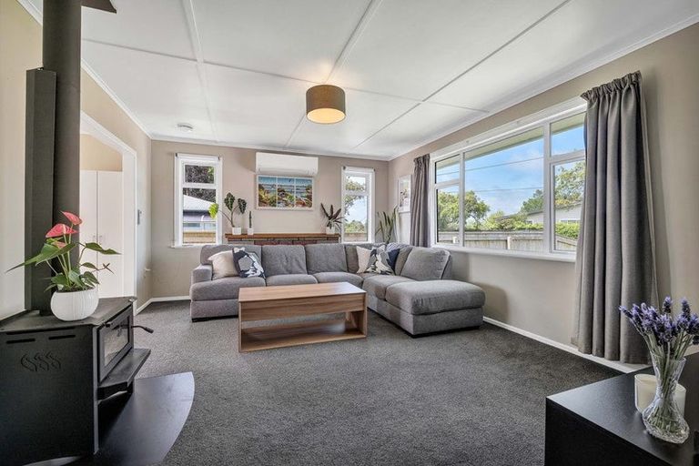 Photo of property in 33 Turakina Street, Merrilands, New Plymouth, 4312
