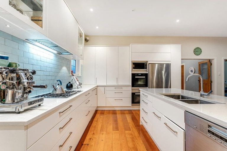 Photo of property in 61 Oroua Street, Eastbourne, Lower Hutt, 5013