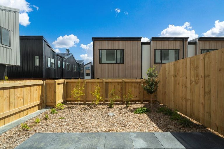 Photo of property in 11 Tokarewa Close, Mount Wellington, Auckland, 1062