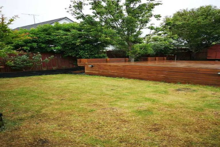 Photo of property in 2/86 Aviemore Drive, Highland Park, Auckland, 2010