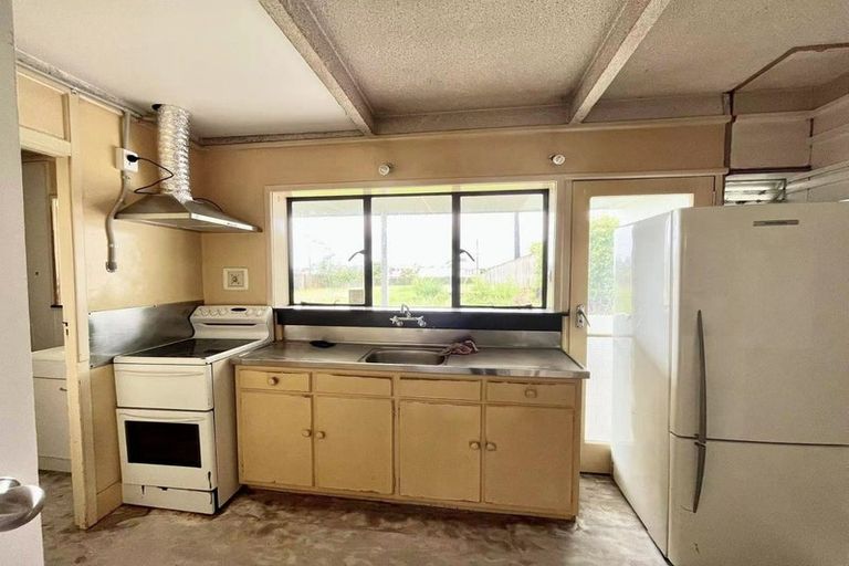 Photo of property in 156 Titirangi Road, New Lynn, Auckland, 0600