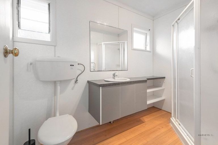 Photo of property in 32 Captain Scott Road, Glen Eden, Auckland, 0602