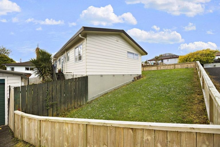 Photo of property in 44 Borich Road, Sunnyvale, Auckland, 0612