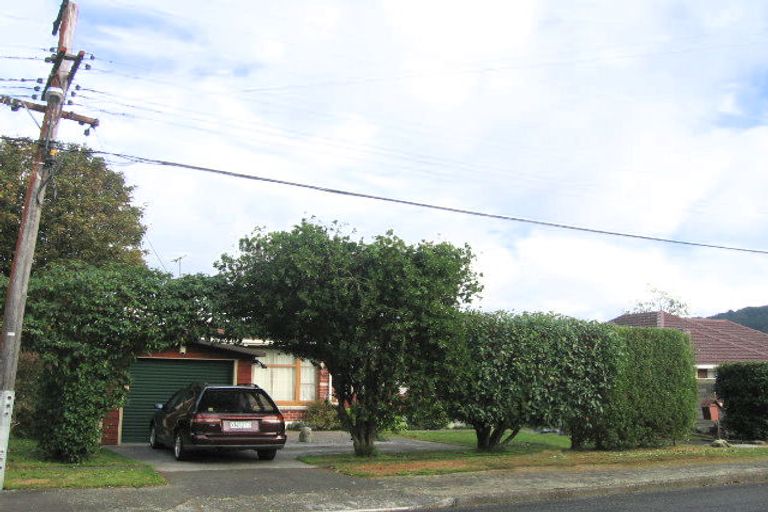 Photo of property in 17 Kashmir Avenue, Clouston Park, Upper Hutt, 5018