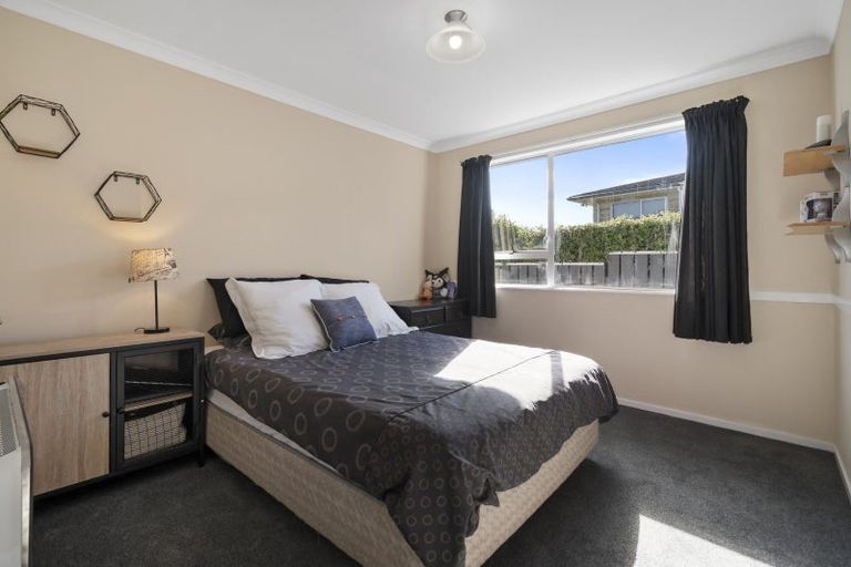 Photo of property in 2 Palliser Place, Milson, Palmerston North, 4414
