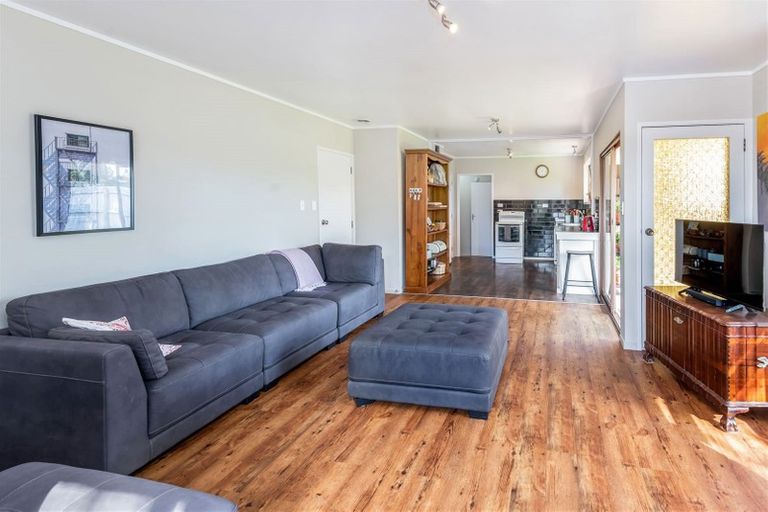 Photo of property in 1/3 Tyrian Close, Half Moon Bay, Auckland, 2012