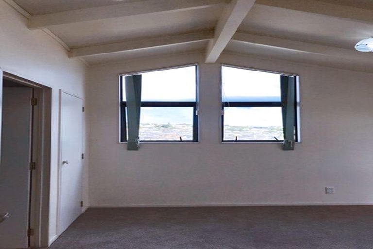 Photo of property in 12 Greville Road, Pinehill, Auckland, 0632