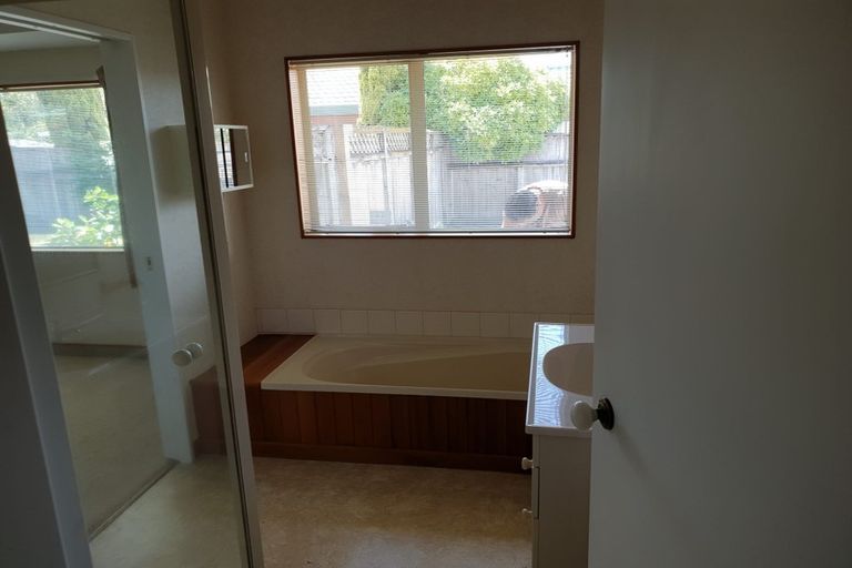 Photo of property in 30b Sunburst Court, Paraparaumu Beach, Paraparaumu, 5032