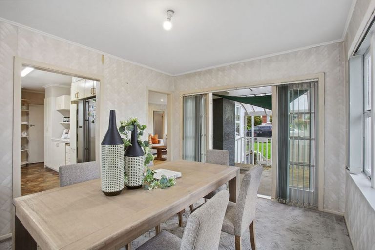 Photo of property in 16 Sylvan Crescent, Te Atatu South, Auckland, 0610