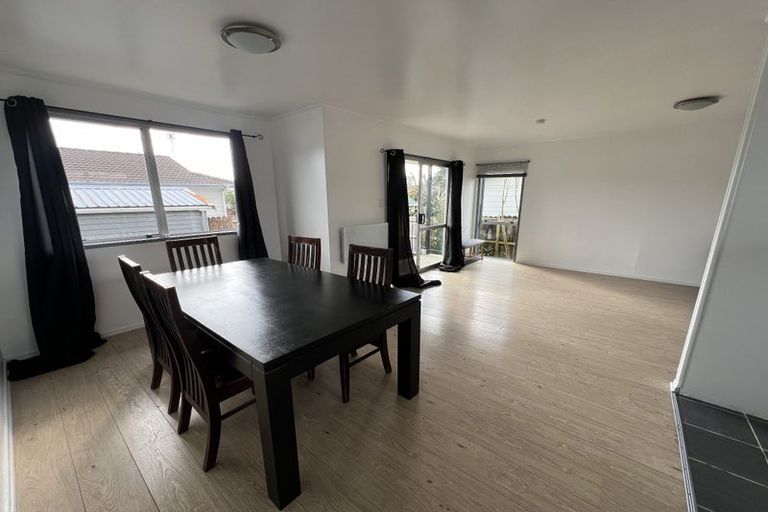 Photo of property in 2/6 Edwin Freeman Place, Ranui, Auckland, 0612