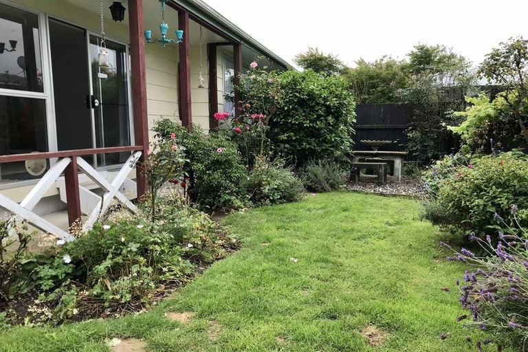 Photo of property in 38b Palmer Crescent, Silverstream, Upper Hutt, 5019