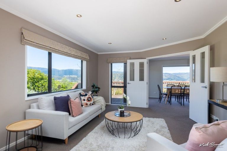 Photo of property in 43 Percy Kinsman Crescent, Riverstone Terraces, Upper Hutt, 5018