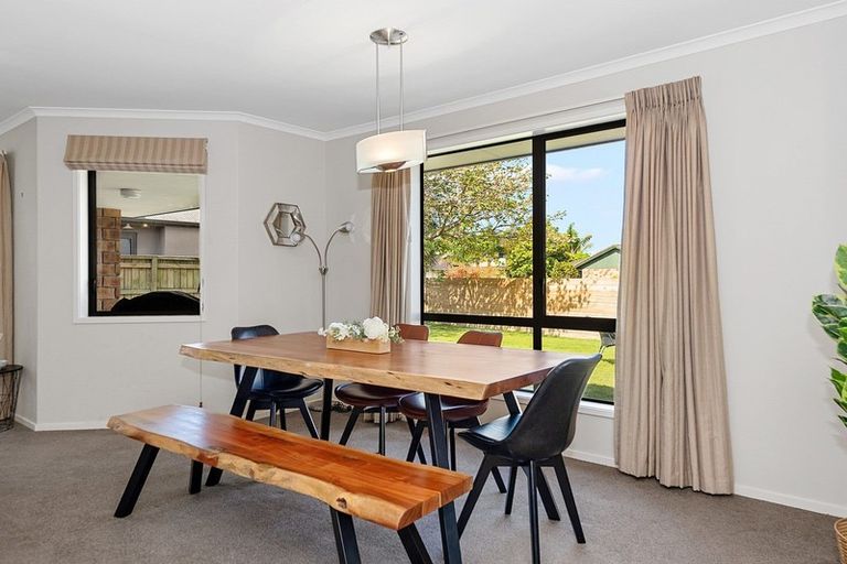 Photo of property in 79 Saint James Drive, Huntington, Hamilton, 3210