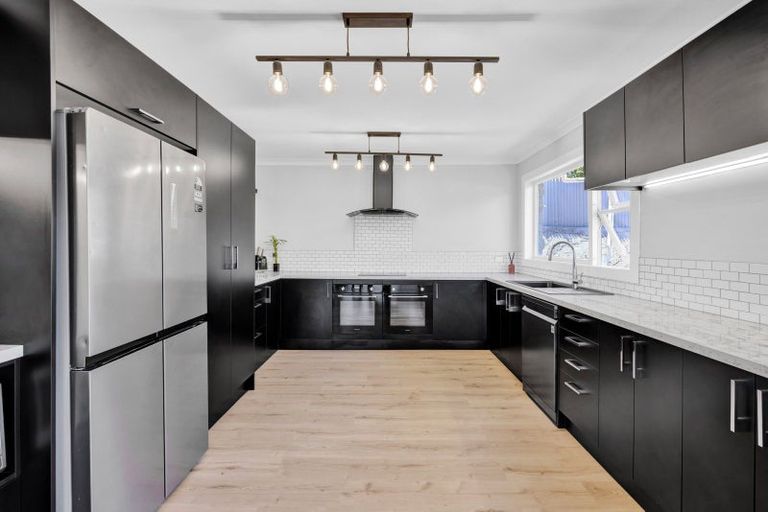 Photo of property in 10 Seymour Street, Waitara, 4320