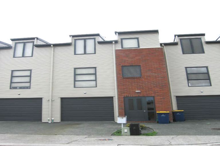 Photo of property in 17 Barnea Circle, Glen Eden, Auckland, 0602