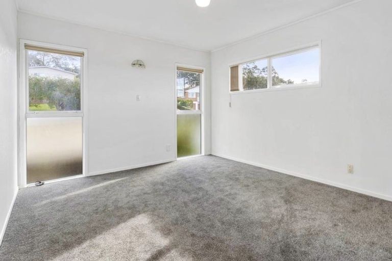 Photo of property in 19 Ravenwood Drive, Forrest Hill, Auckland, 0620