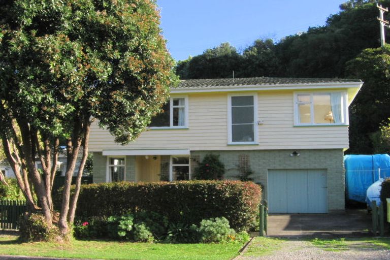 Photo of property in 7 Airlie Road, Plimmerton, Porirua, 5026