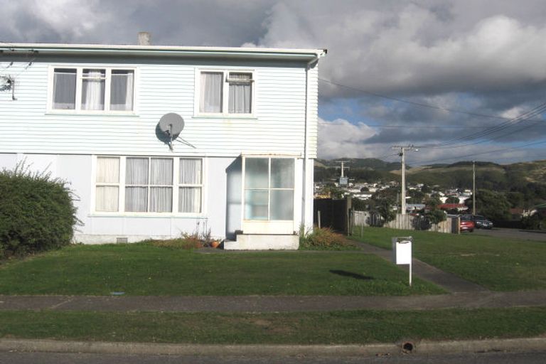 Photo of property in 2-4 Worcester Place, Cannons Creek, Porirua, 5024