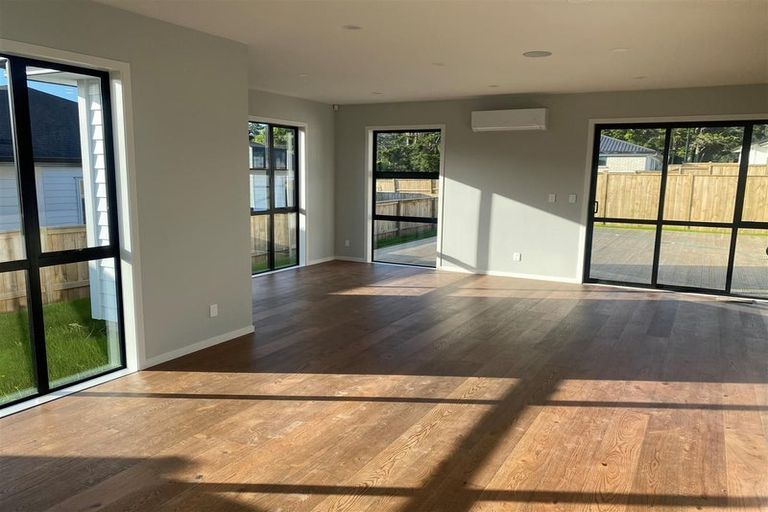 Photo of property in 22 Lewis Younie Road, Kumeu, 0810