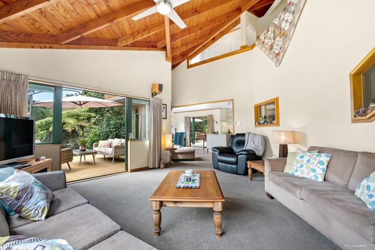 Photo of property in 214 Shaw Road, Oratia, Auckland, 0604