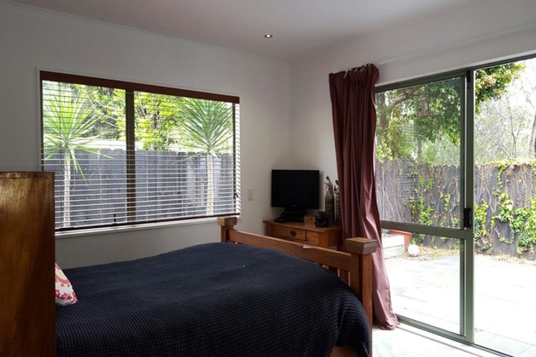 Photo of property in 2/224 Forrest Hill Road, Forrest Hill, Auckland, 0620