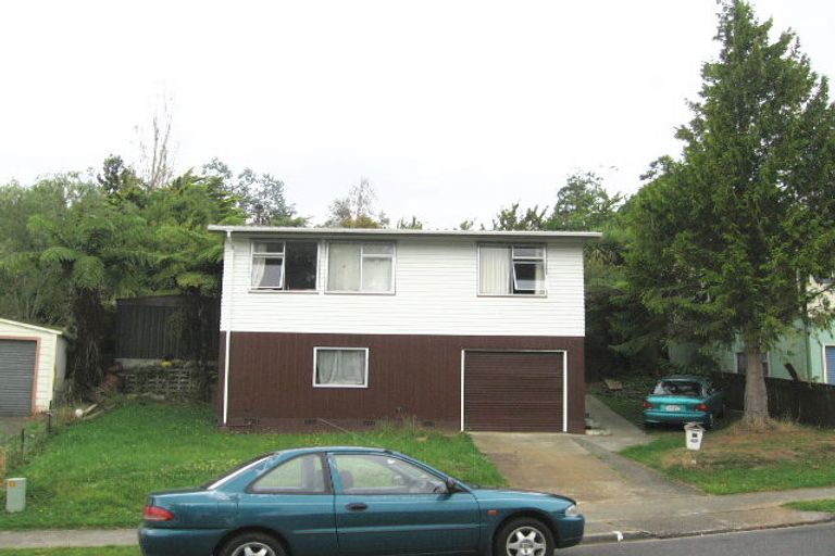 Photo of property in 25 Edelweiss Grove, Timberlea, Upper Hutt, 5018