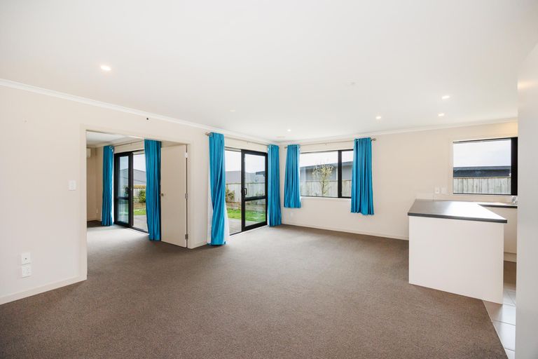 Photo of property in 8 Gibraltar Way, Fitzherbert, Palmerston North, 4410