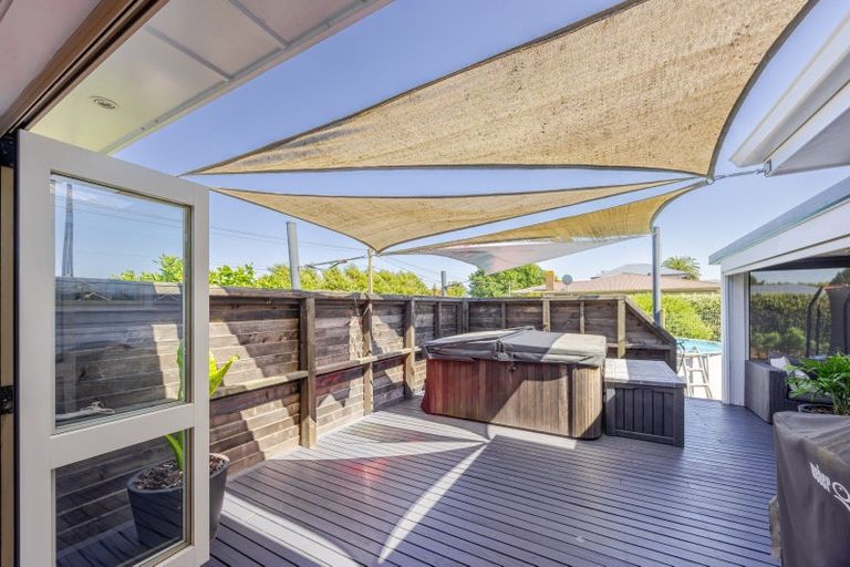 Photo of property in 21 Pitt Street, Clive, 4102