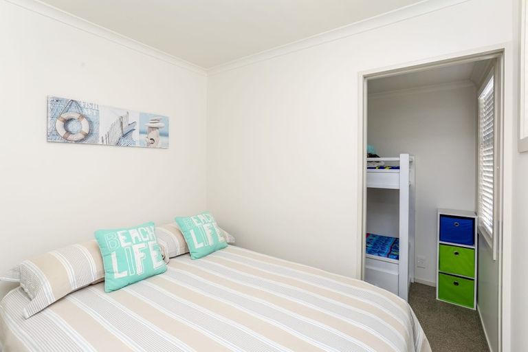 Photo of property in 90 Seventh Avenue, Urenui, 4377