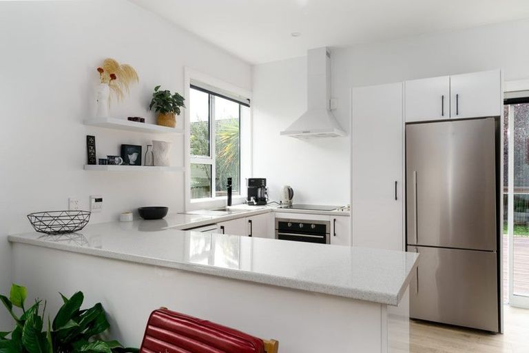 Photo of property in 215 Waimea Terrace, Beckenham, Christchurch, 8023