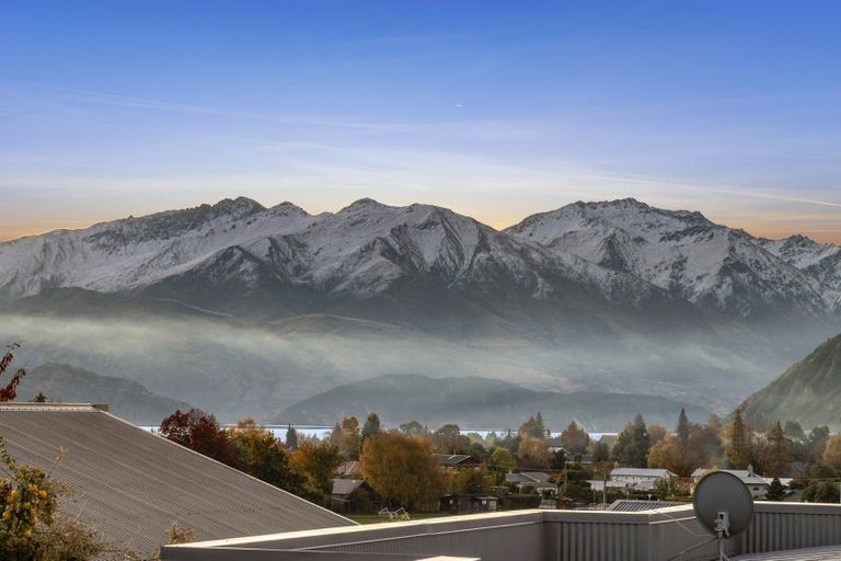 Photo of property in 100 Kings Drive, Wanaka, 9305
