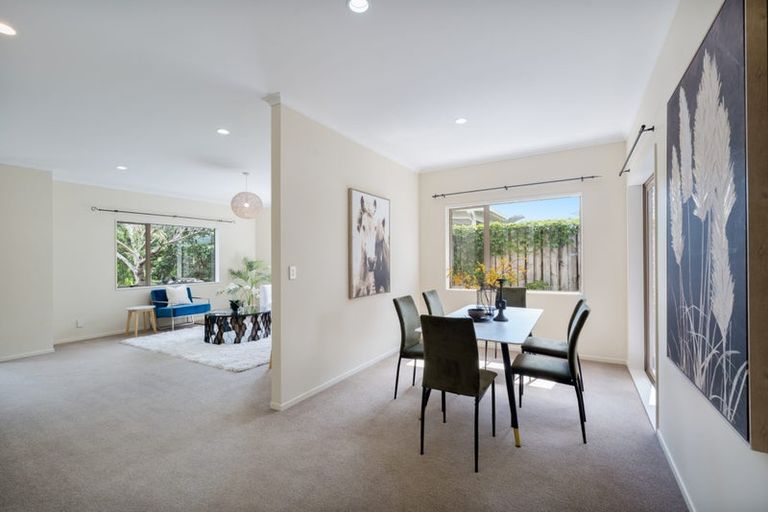 Photo of property in 16h Lincoln Road, Henderson, Auckland, 0610