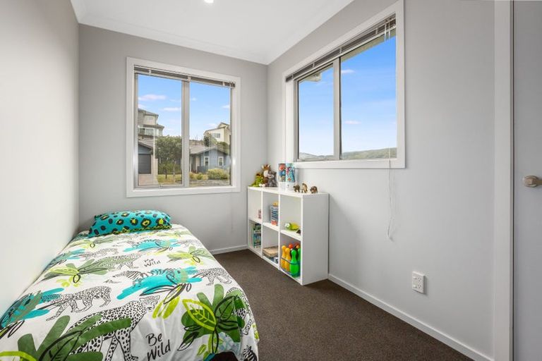 Photo of property in 10 Wangapeka Way, Aotea, Porirua, 5024