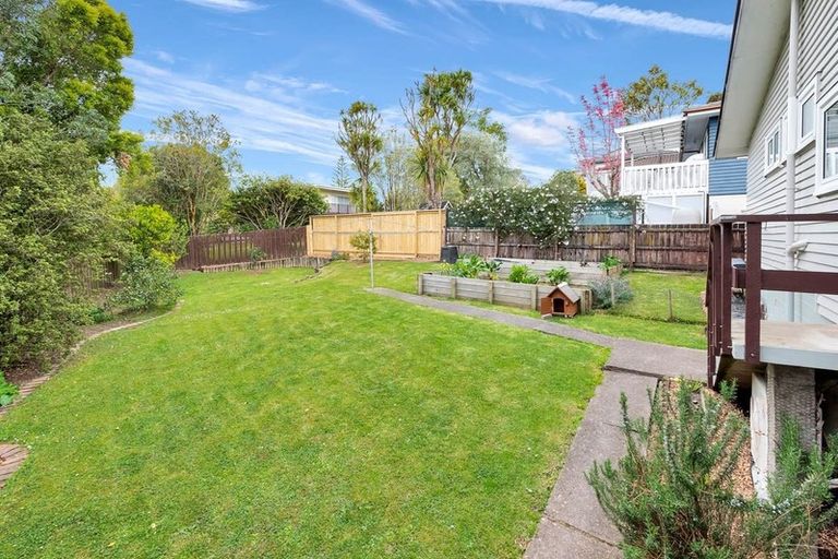 Photo of property in 4 Seabar Place, Glen Eden, Auckland, 0602