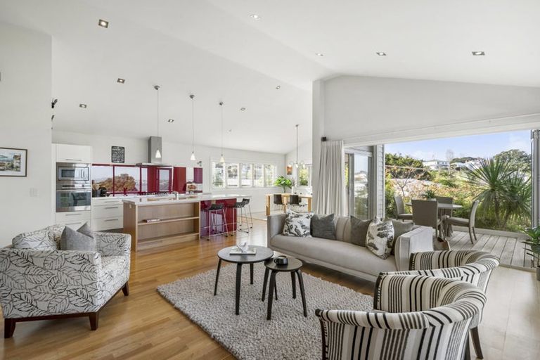 Photo of property in 1/11 Pullum Street, Birkenhead, Auckland, 0626