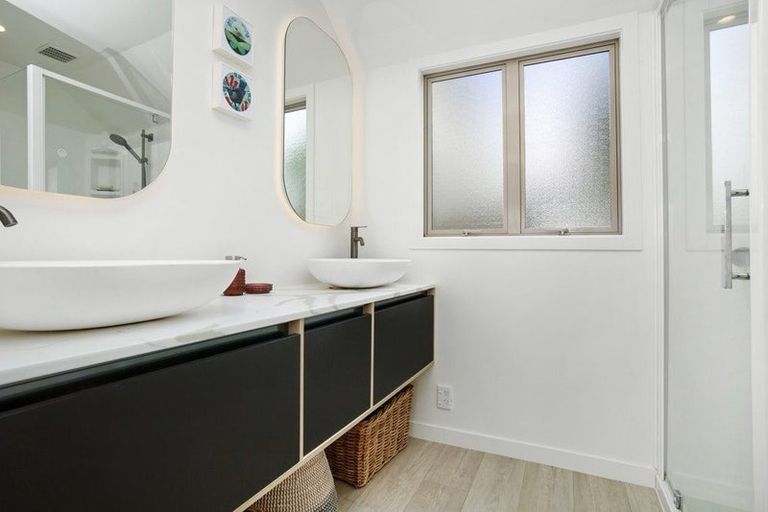 Photo of property in 96b Nicholson Road, Khandallah, Wellington, 6035