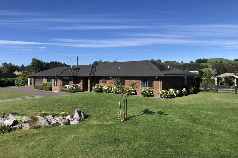 Photo of property in 71 Loch Views Road, Acacia Bay, Taupo, 3385