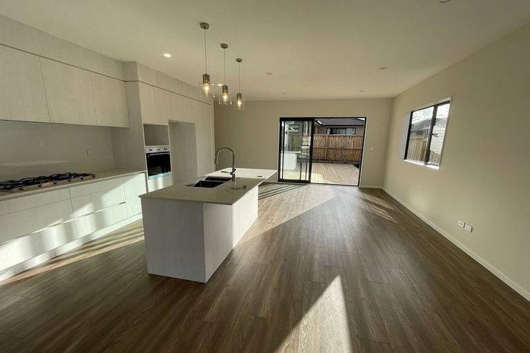 Photo of property in 3 Moemoea Avenue, Kumeu, 0810