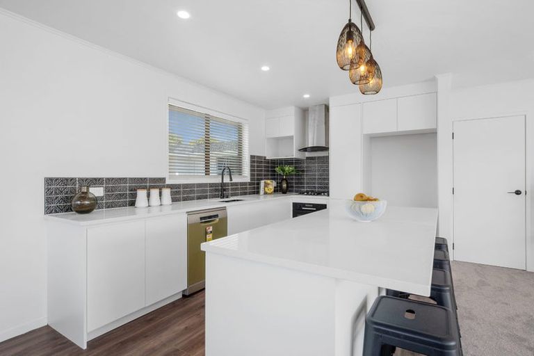 Photo of property in 68 Weatherly Road, Torbay, Auckland, 0630