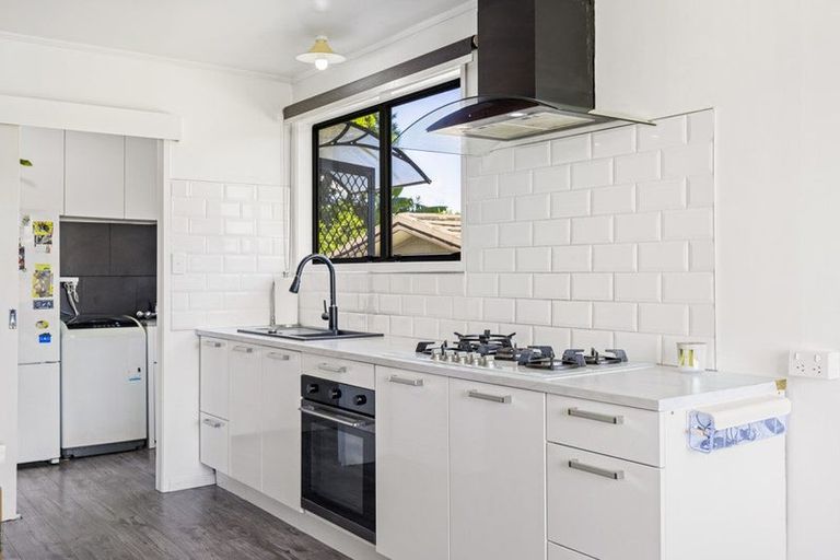 Photo of property in 1/541 Swanson Road, Ranui, Auckland, 0612