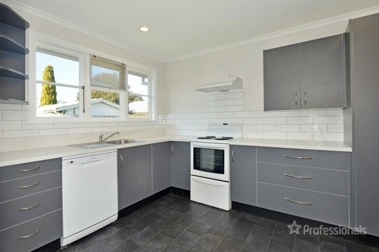 Photo of property in 12 Dixon Street, Carterton, 5713