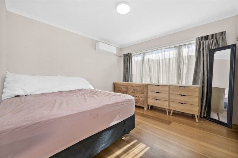 Photo of property in 16 Castlehill Court, Wattle Downs, Auckland, 2103