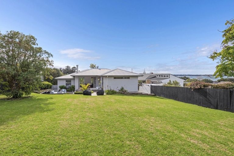 Photo of property in 21 Montgomery Crescent, Cockle Bay, Auckland, 2014