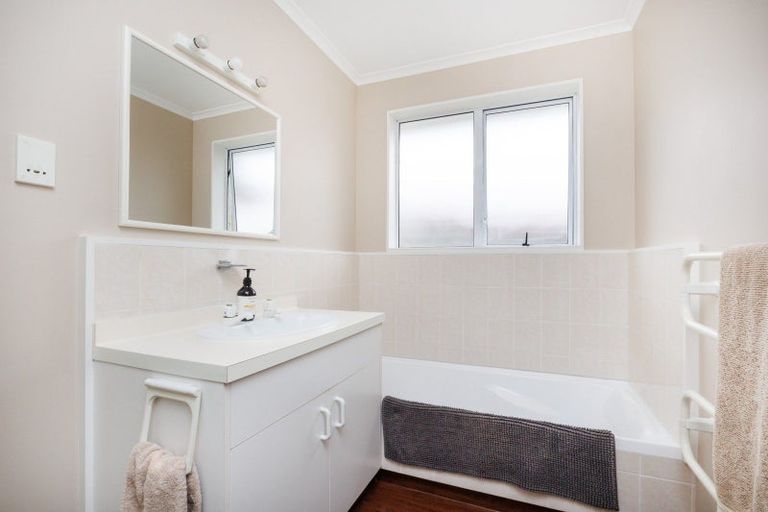 Photo of property in 34 Jefferson Crescent, Milson, Palmerston North, 4414