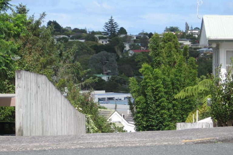 Photo of property in 1/93 Target Road, Totara Vale, Auckland, 0629